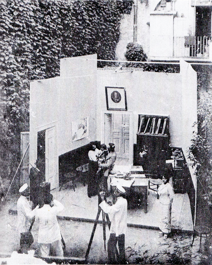 Partenope Film, ein Studio in den Straßen von Neapel (aus: „Streetwalking on a ruined map“, Giuliana Bruno, Princeton University Press 1993)